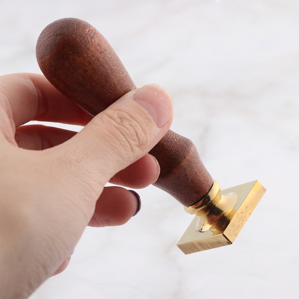 Con dấu kim loại phong cách cổ điển