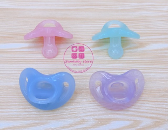 Ty giả đúc liền NUK Sensitve Silicone