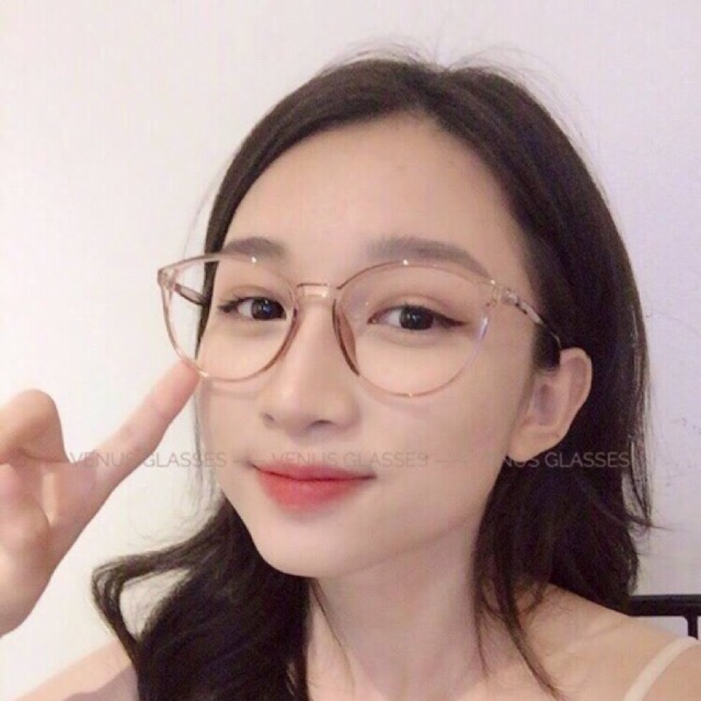 Kính cận gọng dẻo cực kì dễ đeo