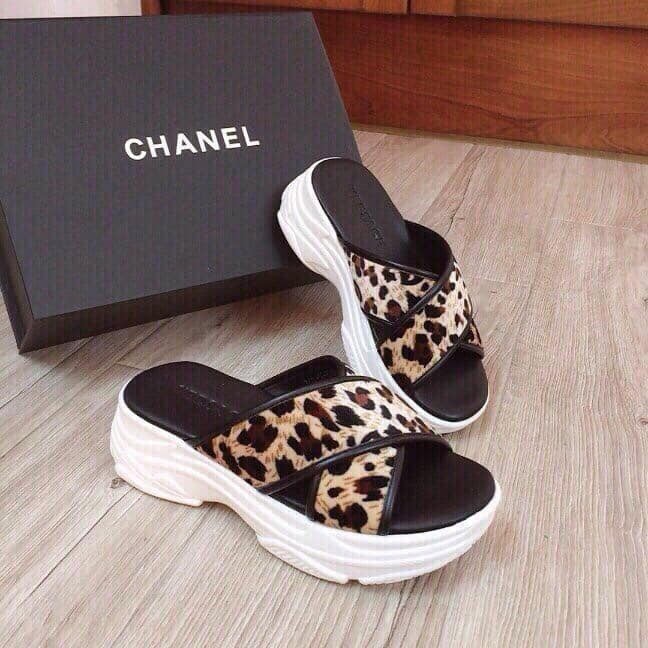 Dép quai ngang đế 4cm .