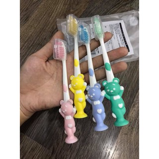 Bàn chải đánh răng cho bé