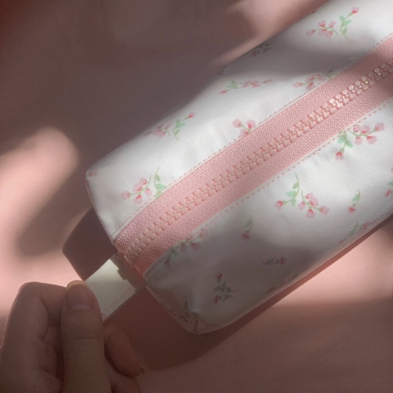 Hộp Bút Hoa Nhí Nền Trắng 🤍