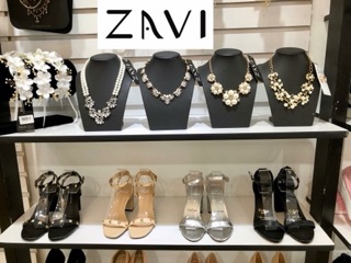 Cổ da trưng bày dây chuyền trang trí shop Zinhstore