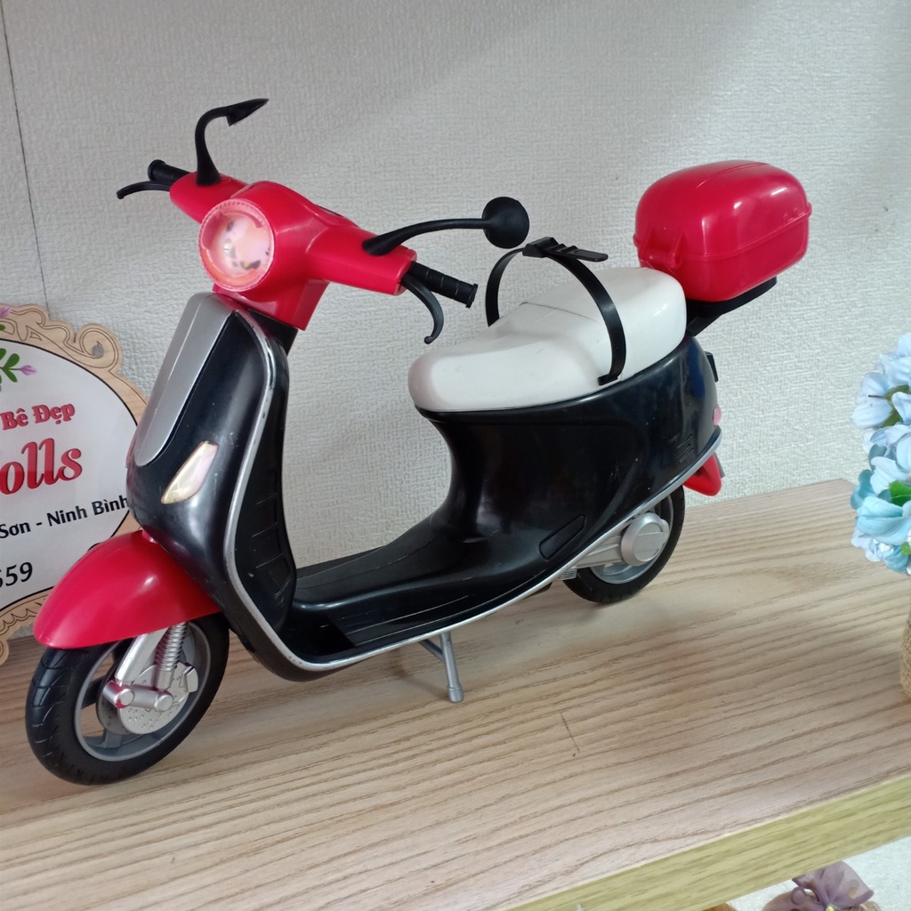 Đồ chơi Xe máy Vespa sang trọng phiên bản cho búp bê barbie( dán biển số xe theo yêu cầu khách)