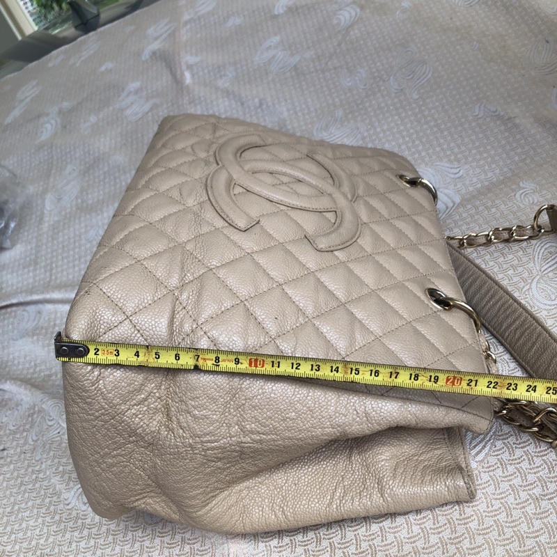 Túi chuẩn si. Túi qua sử dụng. Khách vui lòng xem hình nếu muốn biết thêm thông tin sản phẩm mời khách vô chat . Thanks.