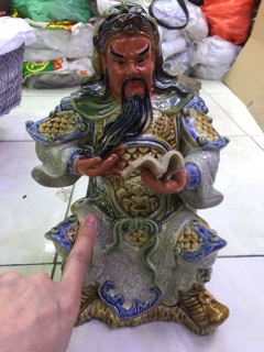 Tượng quan công đứng và ngồi đọc sách
