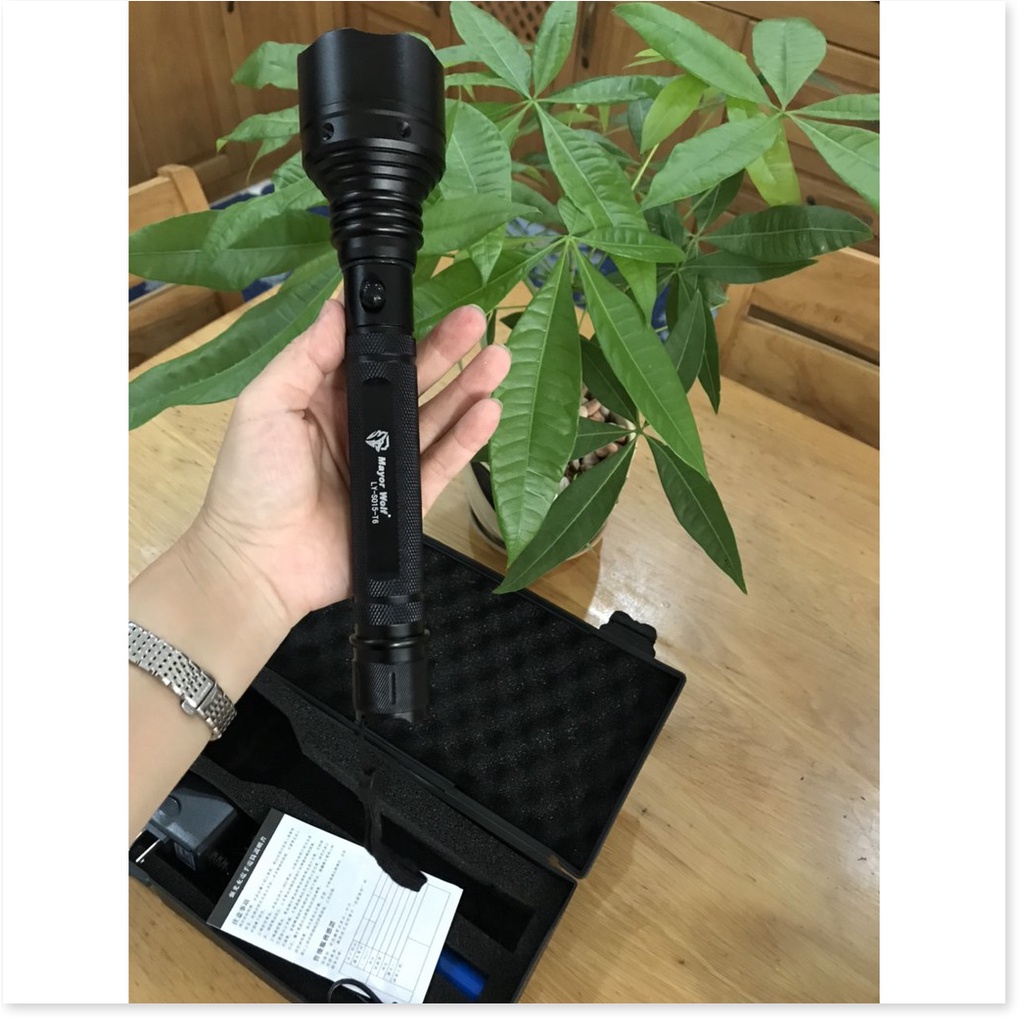 Đèn pin siêu sáng chống nước Mayor Wolf LY S015 - KAW - D8 pin trâu - Tặng kèm hộp đựng cao cấp, hàng chính hãng