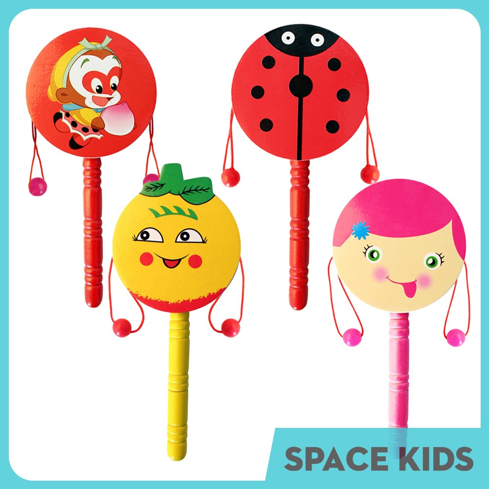 ♥ Đồ chơi Lục lạc, Trống gỗ cầm tay Space Kids nhiều màu sắc cho bé từ 3 tháng tuổi ♥