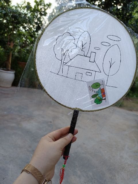 Quạt lụa tô màu