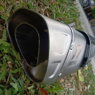 Akrapovic R1 titan tem khắc laser
