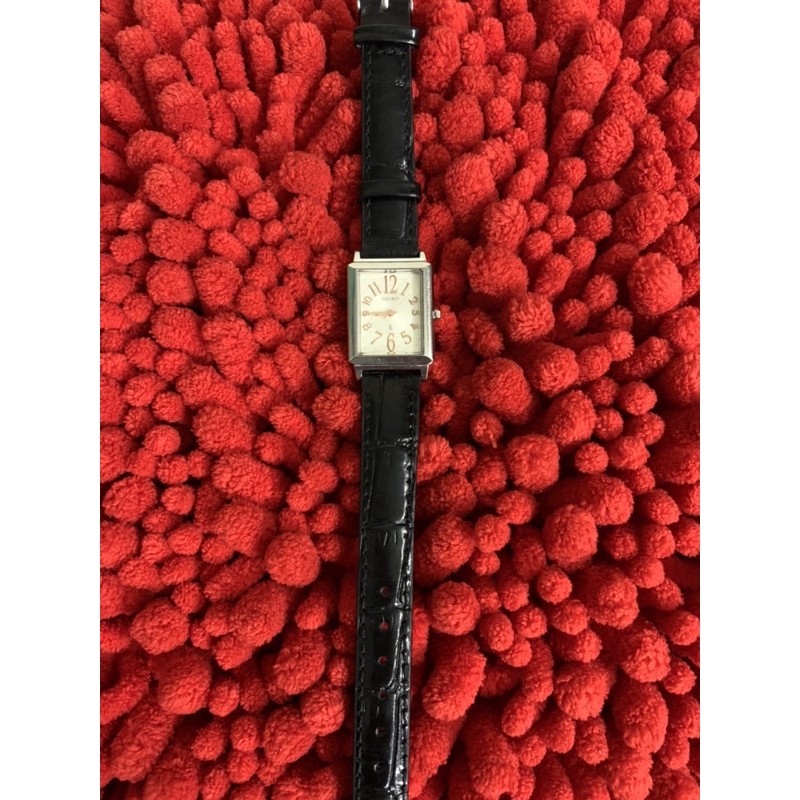 Đồng hồ nữ Seiko mặt chữ nhật hàng si