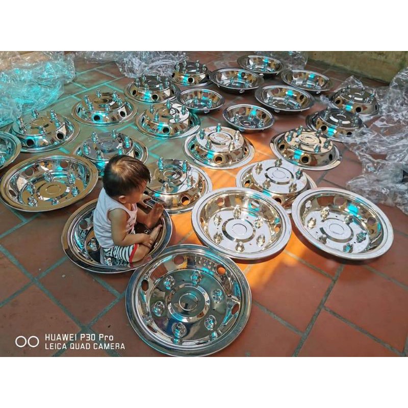 Bộ 4 chụp mâm INOX KIA K165/K3000, xe HUYNDAI HD65/72 và xe nâng tải.