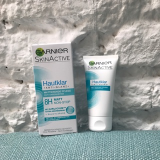 Kem dưỡng kiềm dầu Garnier Hautklar Anti-Glanz