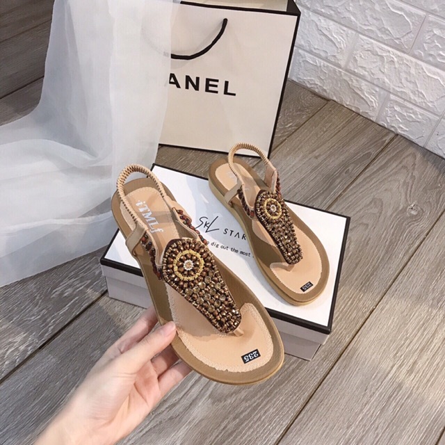 SANDAN BỆT QUAI ĐÁ PHA MÀU