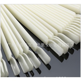 Vỉ Móng Que Sơn Màu Mẫu Cho Khách Xem trong