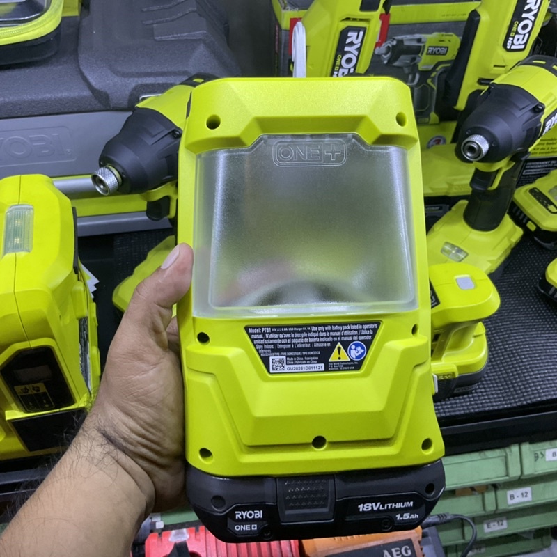Đèn RYOBI 18V ONE➕ P871