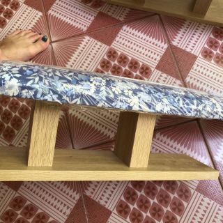 Cầu là xịn chuyên dụng, chân gỗ thấp, bọc vải dầy đẹp.