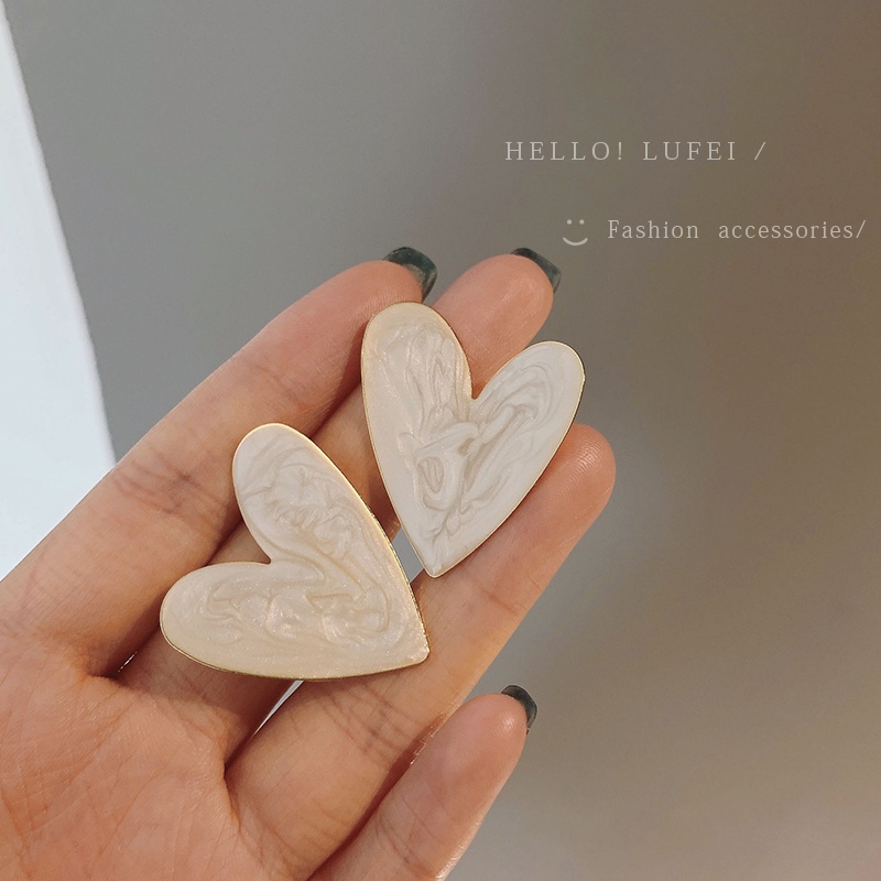 Khuyên tai trái tim lớn cá tính độc đáo thời trang