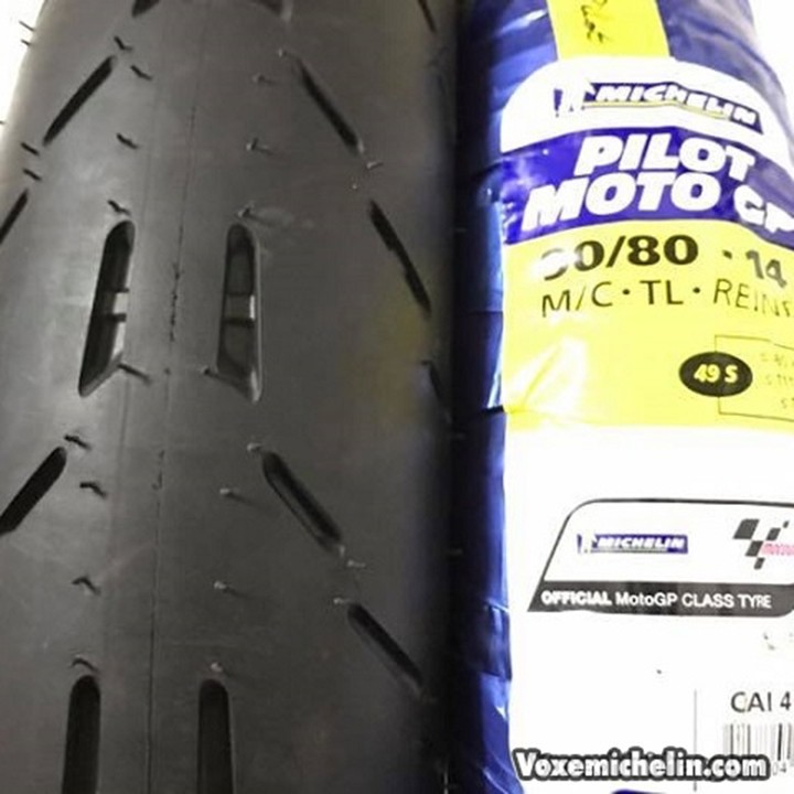 Vỏ xe máy MICHELIN size 90.80-14 PILOT MOTO GP MC TL 49S Lốp MICHELIN 90.80-14 PILOT MOTO GP MC TL 49S