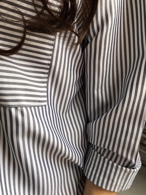ÁO SƠ MI OVERSIZE SỌC XÁM 1 TÚI