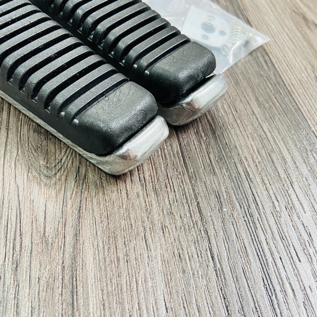 (KÈM ĐỦ PHỤ KIỆN) Cặp gác chân sau, giò đạp sau xe máy kiểu RACING sử dụng cho xe WAVE, DREAM trang trí xe siêu chất