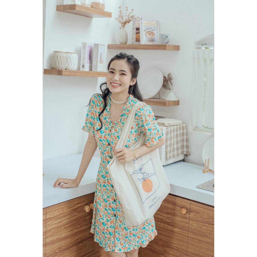 Đầm hoa cổ bèo nút gỗ Lorem Dress Gem Clothing SP060274
