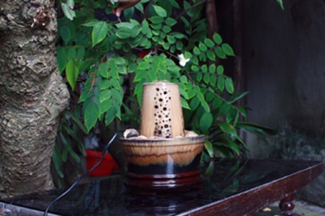 Thác nước phong thuỷ để bàn sứ Bát Tràng