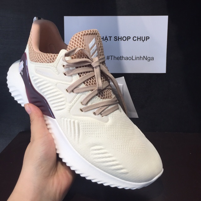 Giày alpha bounce màu sữa