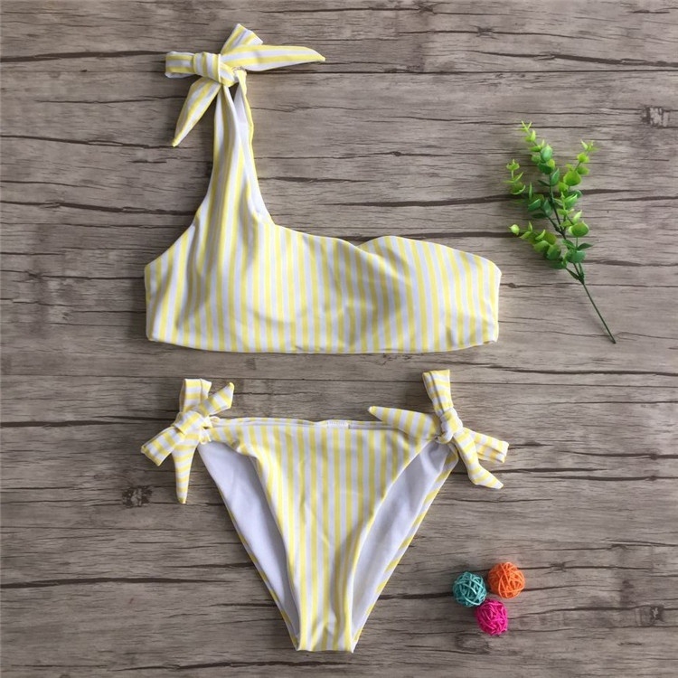 Bộ bikini gồm áo ngực trễ vai + quần lót thời trang gợi cảm cho nữ