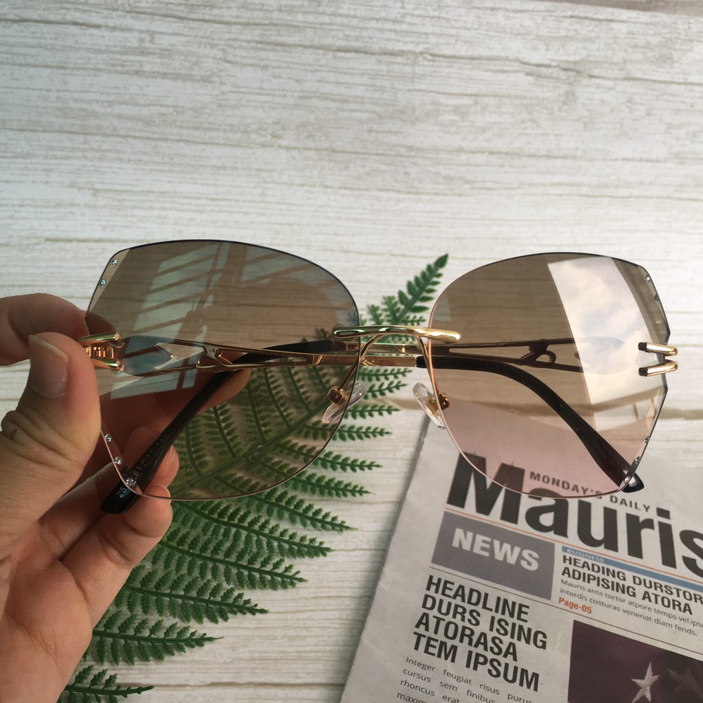 Kính Râm Nữ Thời Trang Đinh Ốc Sành Điệu | BigBuy360 - bigbuy360.vn