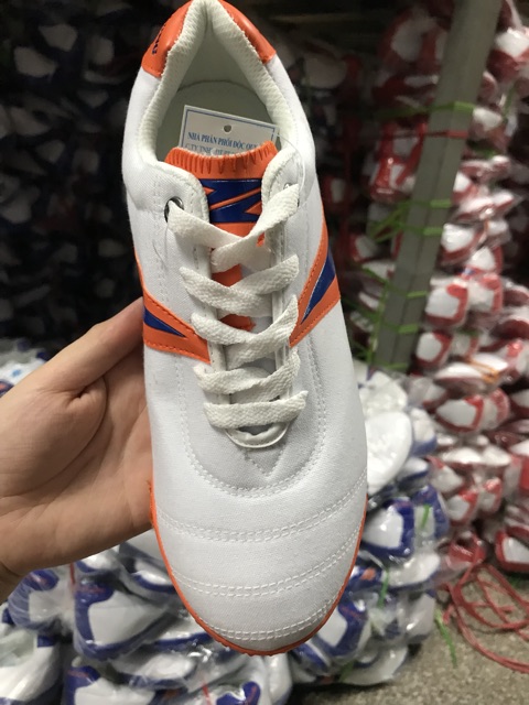 Giày đá bóng Thăng Long