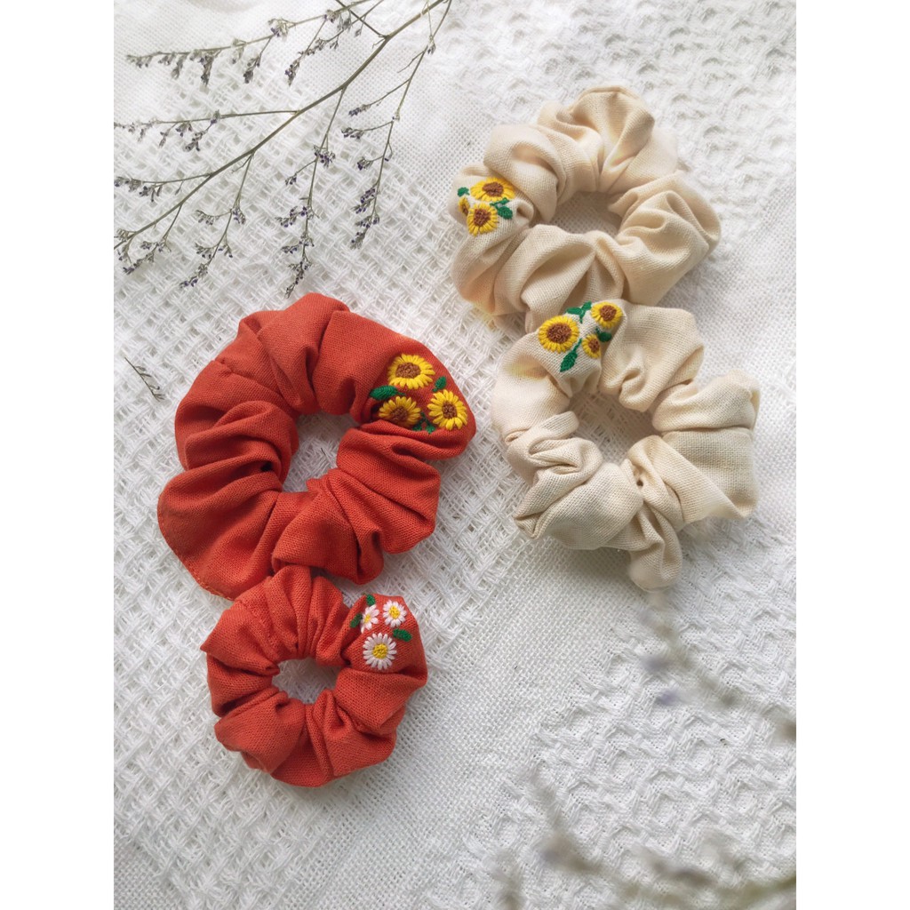SCRUNCHIES - CỘT TÓC LINEN THÊU TAY