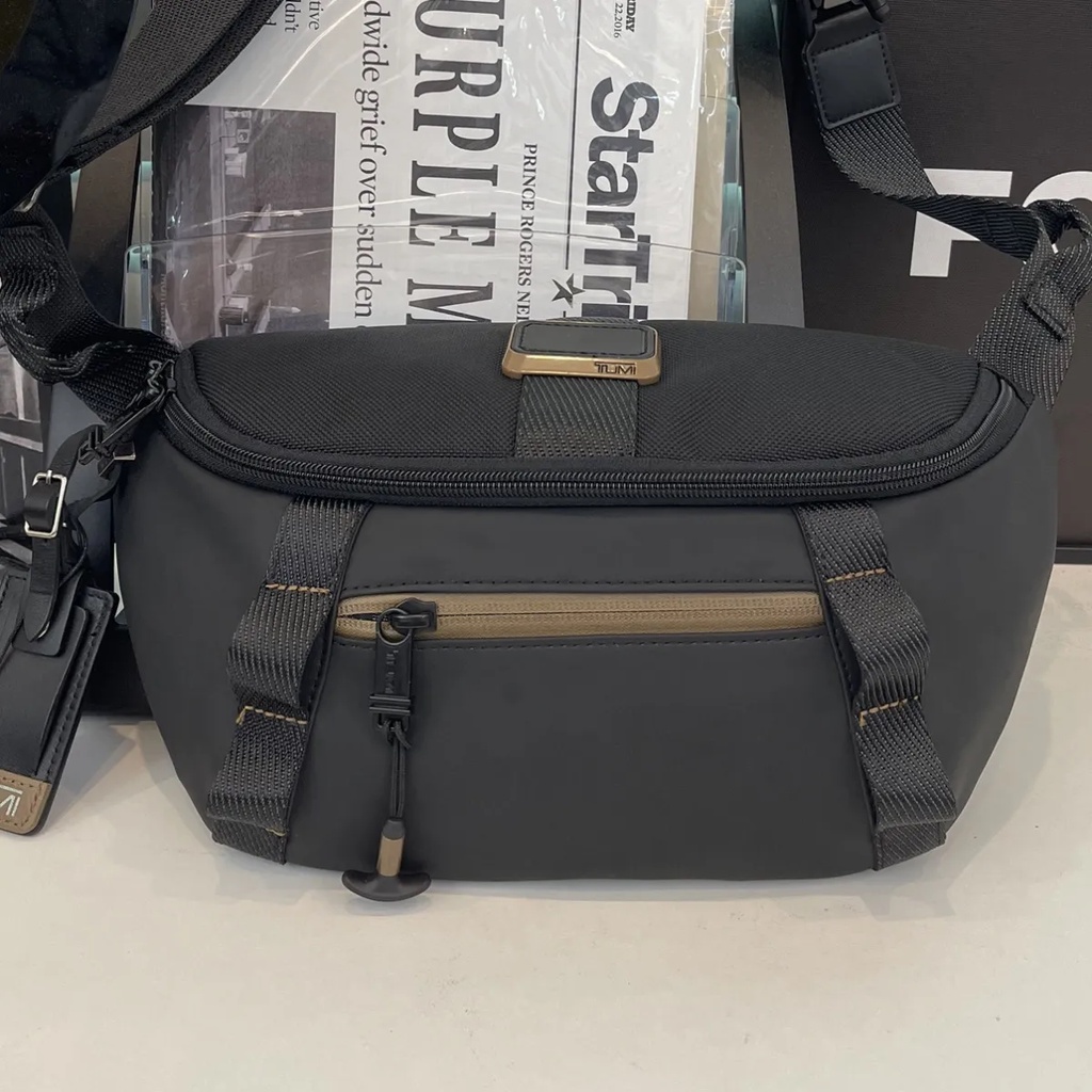 Tumi 2326600 Alpha Bravo Túi Đeo Chéo Ngực Vải Chống Trầy Tiện Lợi Du Lịch Cho Nam
