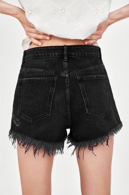 Quần short jeans màu đen khói, kiểu tua và rách te tua