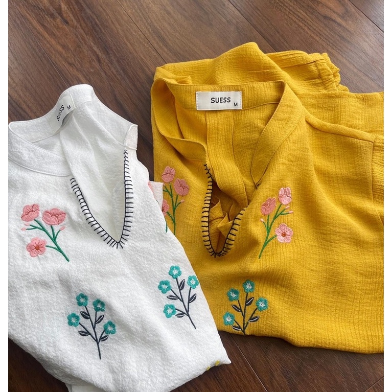 Áo thêu hoa tơ đũi cổ trụ xẻ. Hình thật shop chụp cận vải