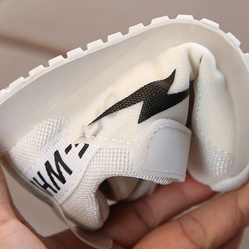 Giày thể thao có đèn LED dưới đế cho bé