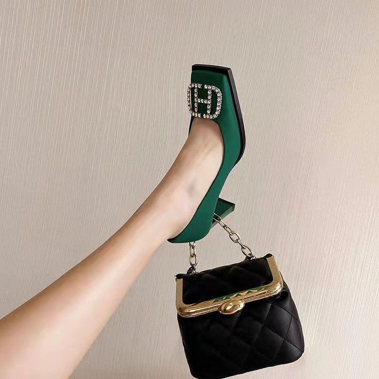 Giày cao gót dày mũi vuông đính đá khí chất quý phái Âu Mỹ