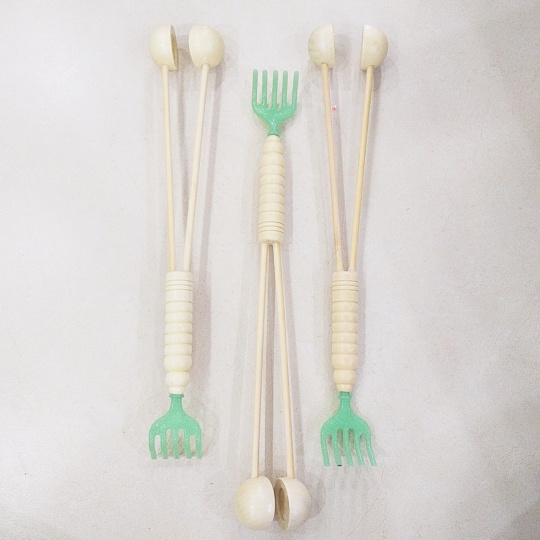 [FREESHIP] CÂY ĐẤM BÓP, GÃI LƯNG 2IN1 ĐỐT TRE NHỰA - GỖ HÌNH BÀN TAY