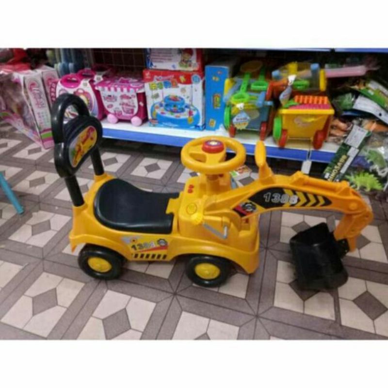 Xe cẩu chòi chân cho bé