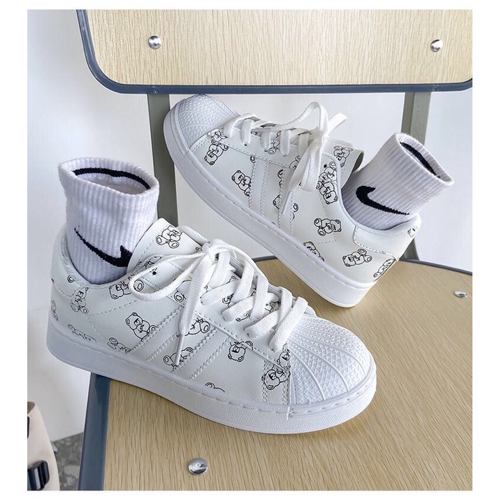 Giày thể thao mũi sò hoạ tiết gấu đáng yêu kèm ảnh thật