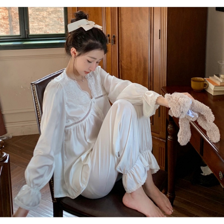 Bộ Đồ Ngủ Dài Tay Bằng Lụa Mỏng Phối Ren Mẫu Mới 2022