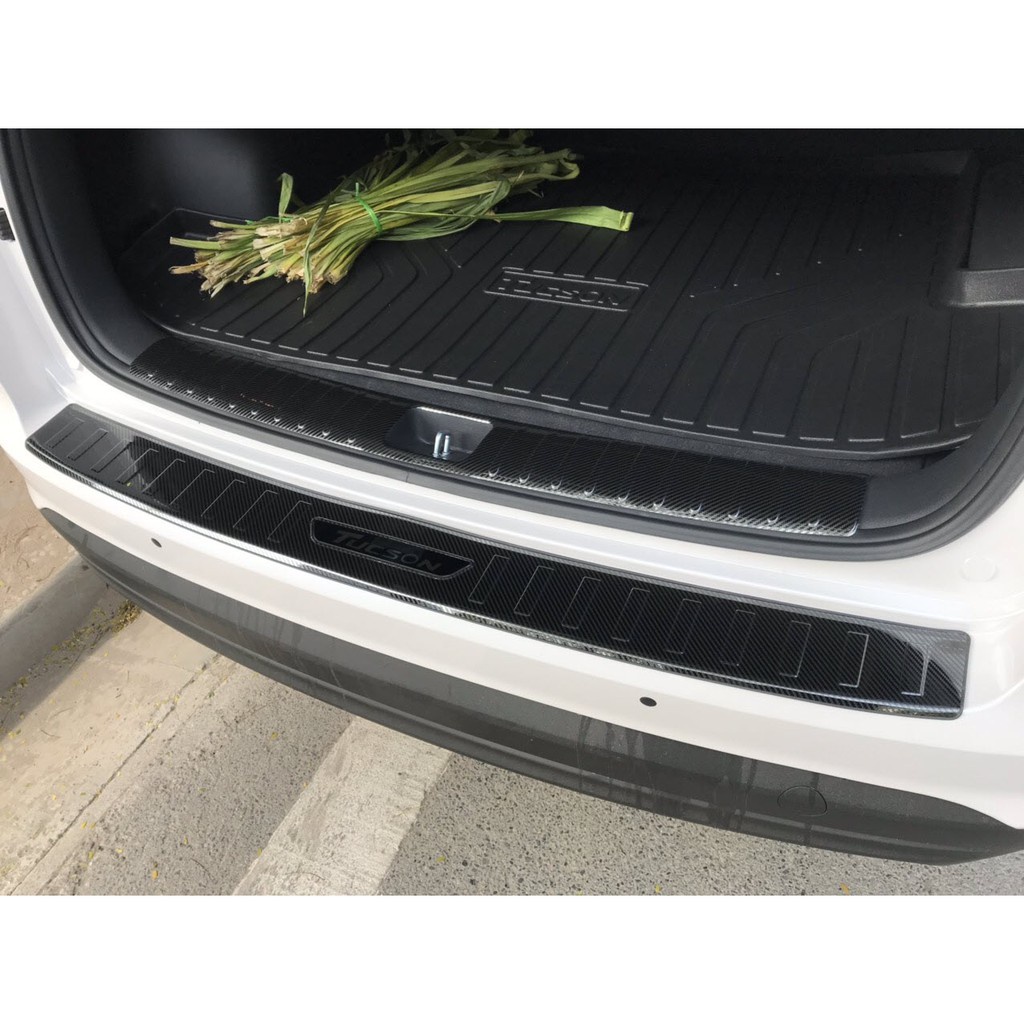 Chống trầy cốp, nẹp cốp xe Hyundai Tucson 2019 2020 2021 Mẫu Carbon