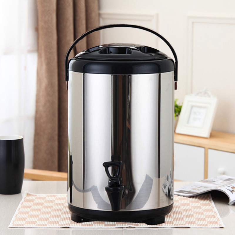 Bình thủy tinh đựng nước có vòi
