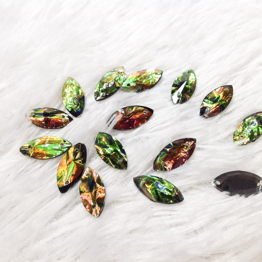 Hạt đá kết áo 3d acrylic hình lá cao cấp size 1.5cm đính ao dài váy đầm sang trọng