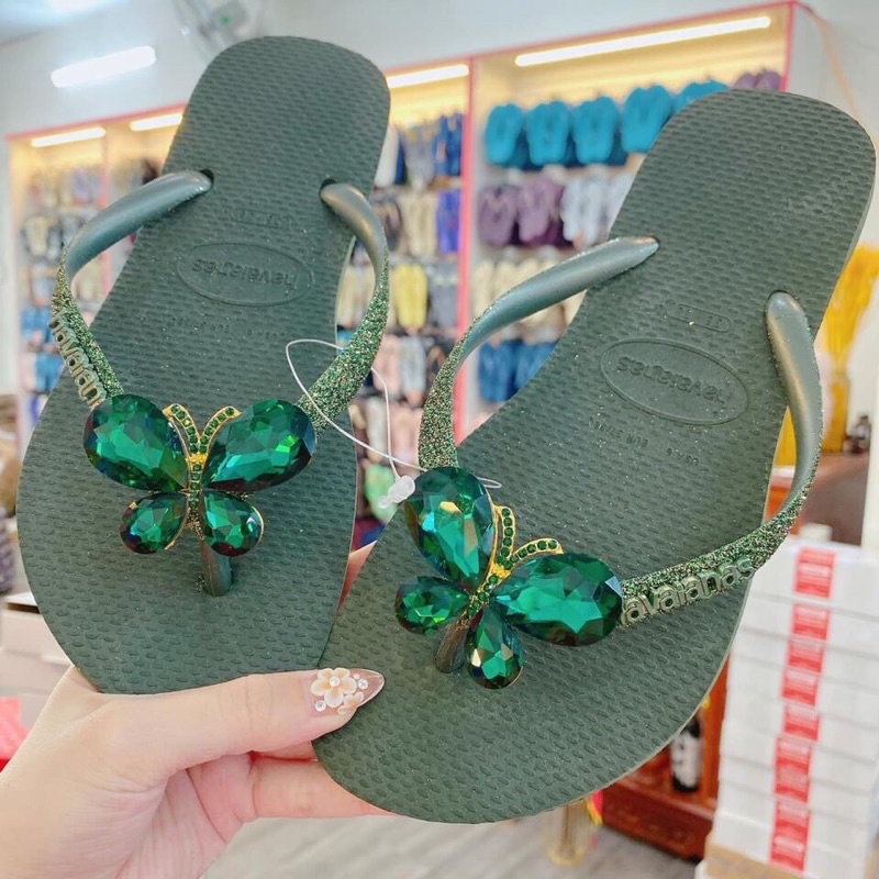 dép HVN Kim tuyến xanh rêu mix charm đá xanh