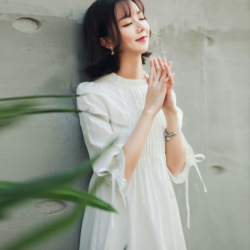 Váy trắng tay nơ
