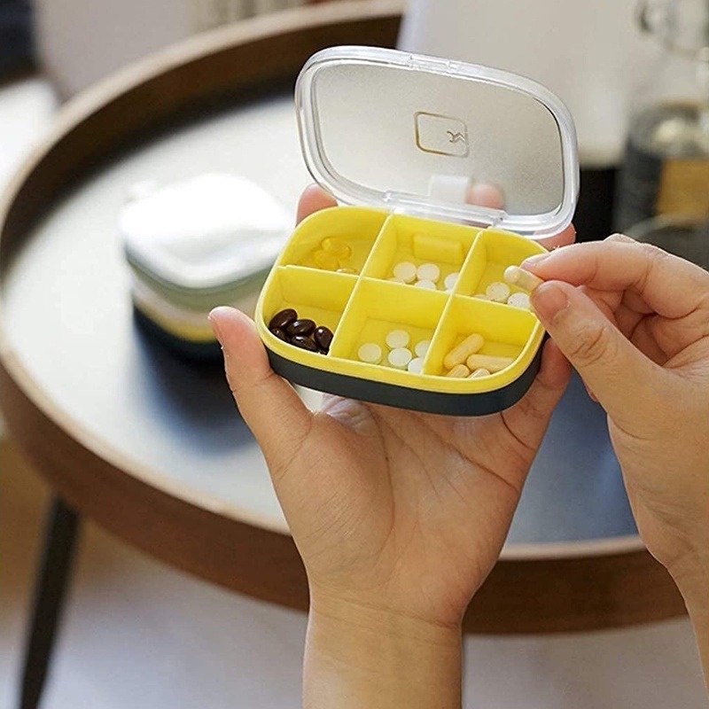 Hộp Đựng Thuốc 4 / 6 Ngăn Mini Chống Bụi Ốp