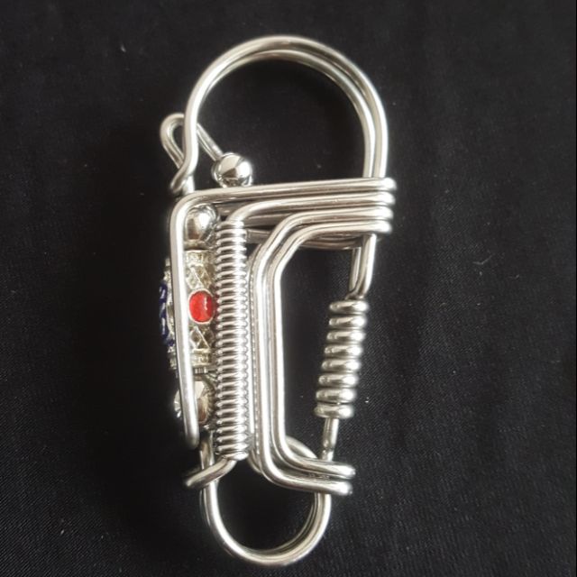 Móc khóa uốn thủ công
