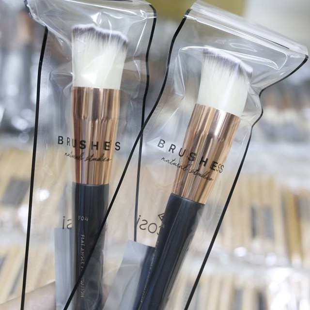 Cọ Nền Đầu Xéo Vacosi Flat Foundation Brush F04