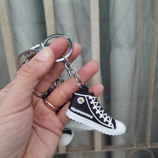 Móc khóa hình chiếc giày màu đen siêu dễ thương